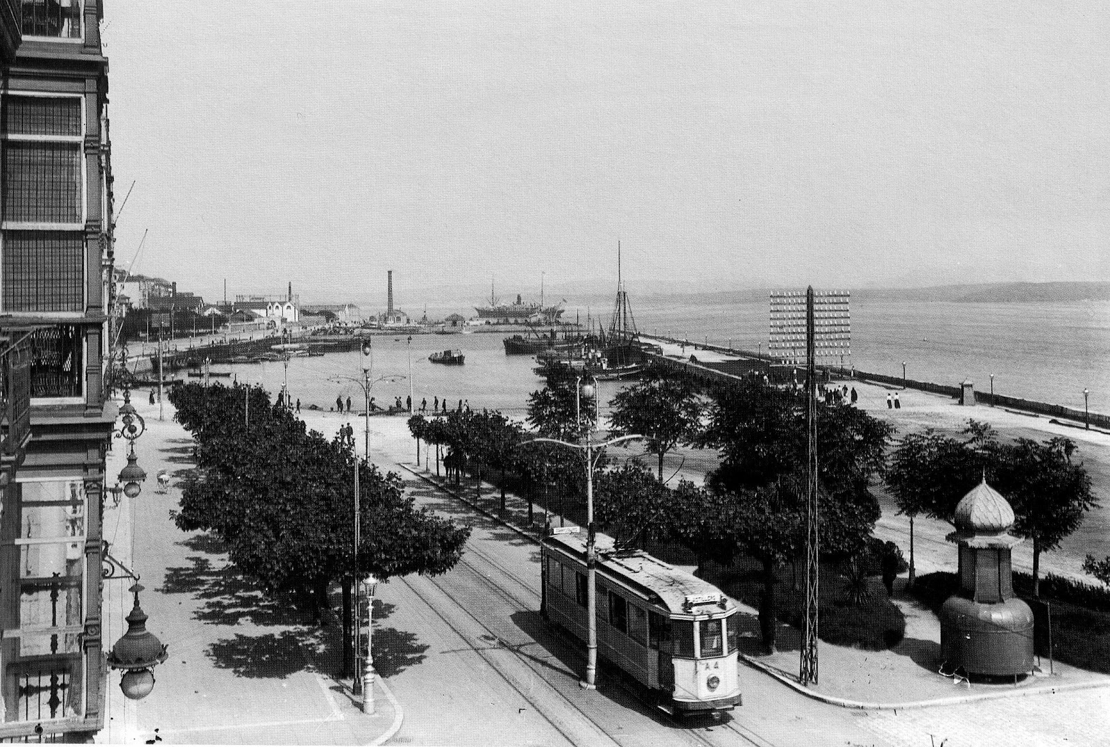 Antiguo Tranvía Eléctrico de Santander (Coche A-4) en el Paseo de Pereda